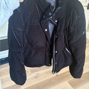 Alo Yoga Women's Black Velvet Jacket